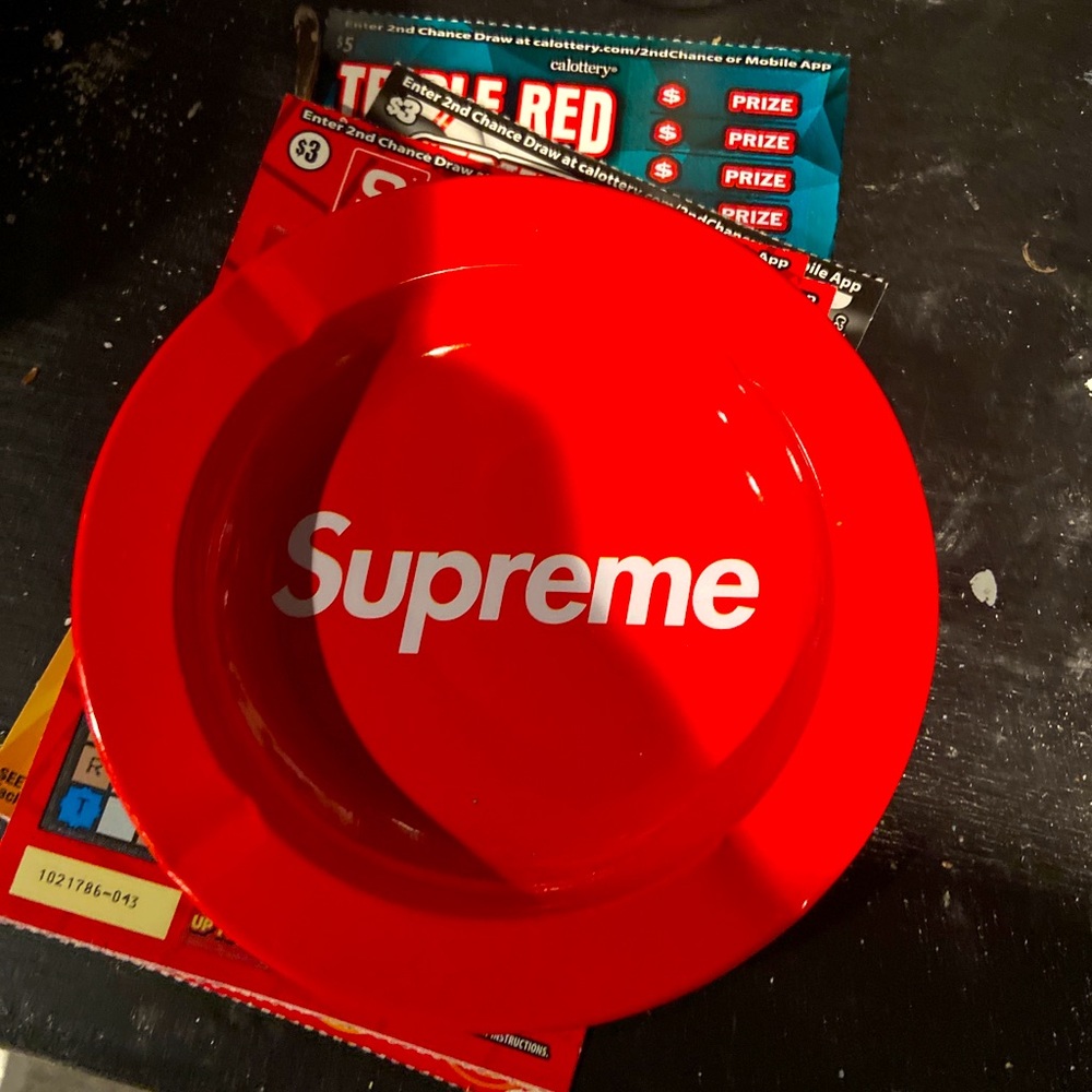RED SUPREME ASH TRAY W/ WHITE CENTER SUPREME LOGO